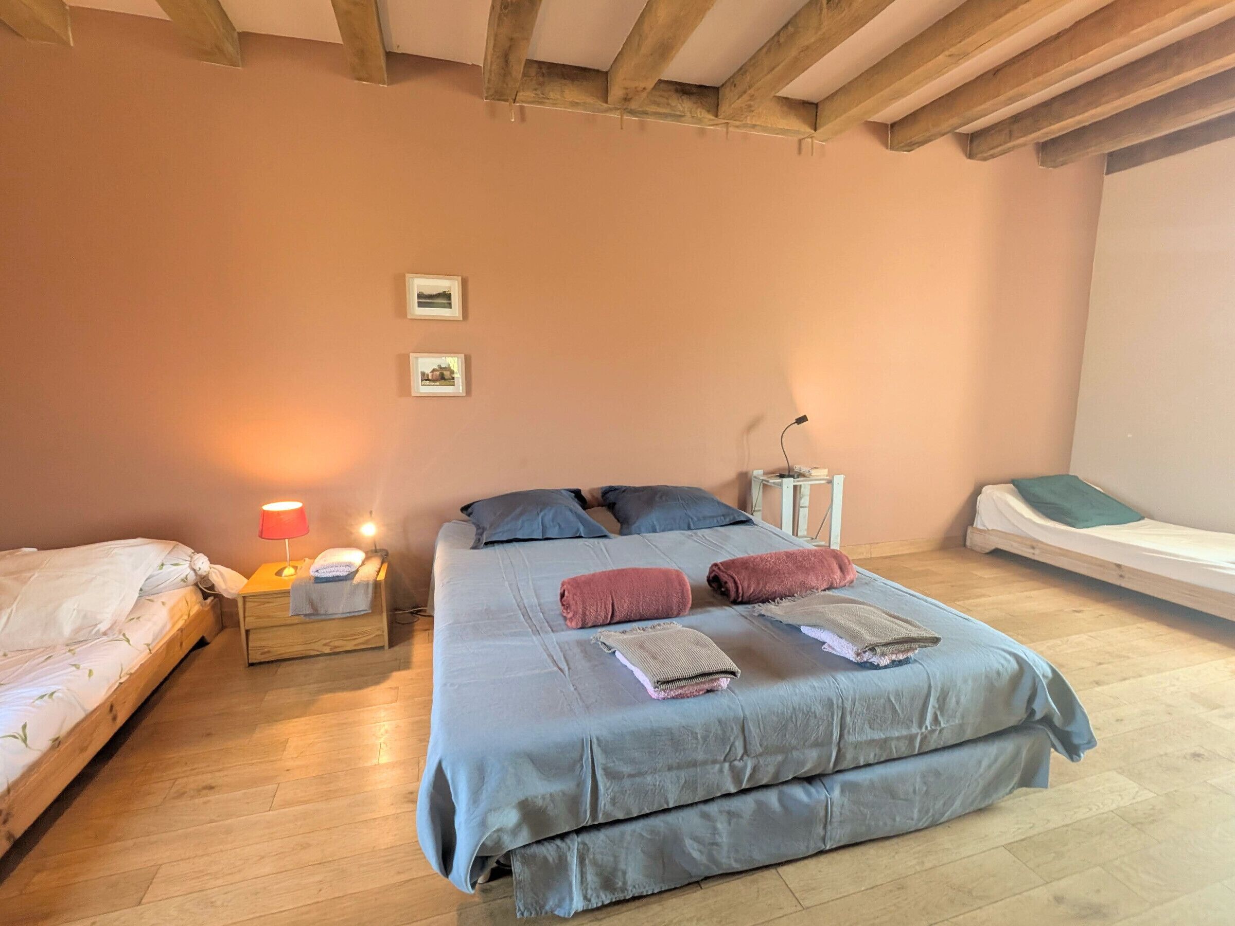 5 bedrooms, free WiFi, bed sheets