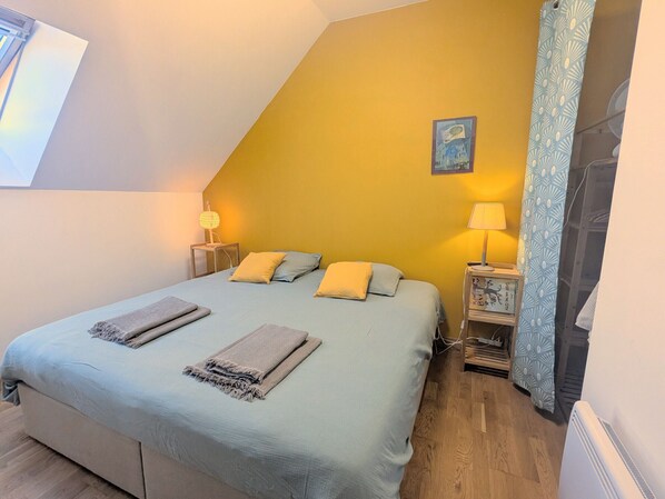 5 bedrooms, free WiFi, bed sheets