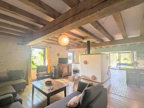 Maison typique en Berry avec jardin privatif, BBQ et parking