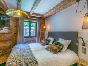 5 多间卧室、免费 WiFi、床单