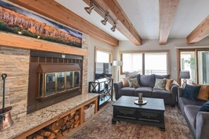 TV, DVD player - NEW LISTING - Walk to the slopes, beautiful views! (Mt. Crested Butte)