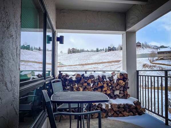 Outdoor dining - NEW LISTING - Walk to the slopes, beautiful views! (Mt. Crested Butte)