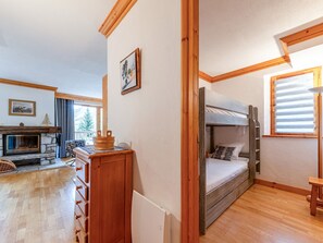 3 bedrooms, free WiFi, bed sheets - Luxury Apartment in Legettaz with Fireplace, WiFi, and Garage (Val-d'Isère)