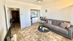 TV - 1-room apartment with parking in Ajaccio (Ajaccio)