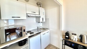 Coffee/tea maker, fridge, microwave, toaster - 1-room apartment with parking in Ajaccio (Ajaccio)