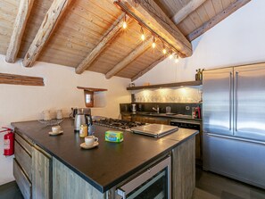 Frigorifero, microonde, forno, lavastoviglie