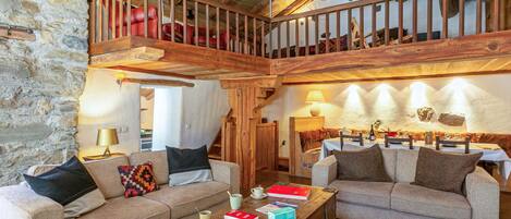 Télévision, cheminée