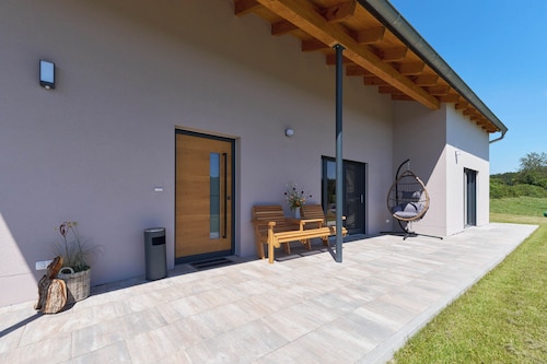 Where the cow, fox and hare say goodnight? 