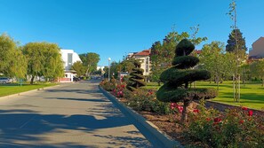 Property grounds - Cozy 2-bedroom apartment in welcoming Nessebur with AC, WiFi (Nessebur)