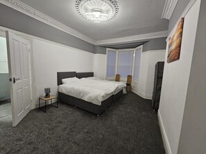 3 bedrooms, desk, iron/ironing board, WiFi