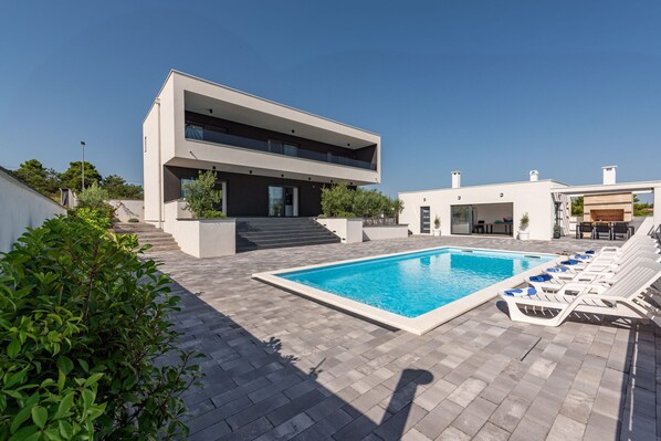 A modern two-story house with a swimming pool and outdoor seating area. - Villa Ruby Rose (Razanac)