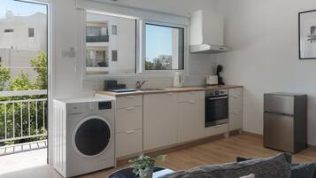 Luxury Studio, City View | Private kitchen