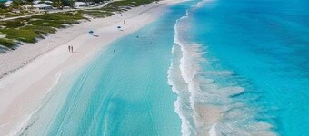 Steps from Grace Bay Beach w/Private Pool, Guest House, Snorkeling & More