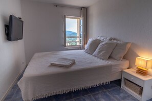3 chambres, fer et planche à repasser, Wi-Fi gratuit, draps fournis