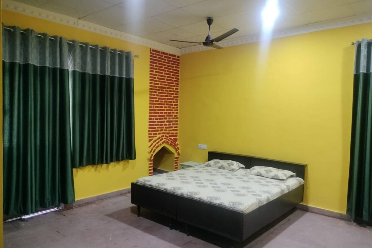 Classic Room, City View | WiFi (free), bed sheets