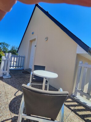 Comfort Triple Room (Fox Green) | Terrace/patio