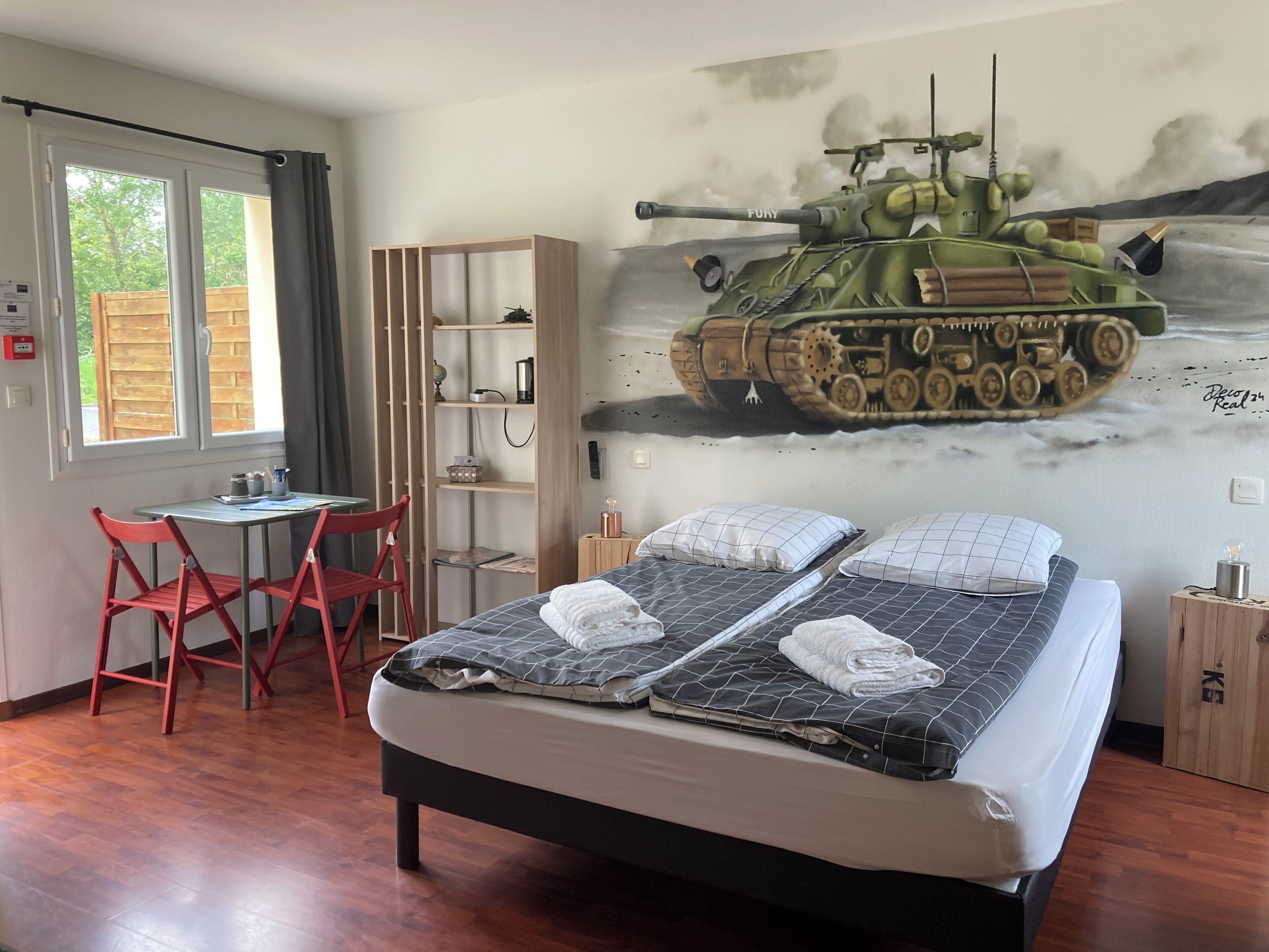 Chambre Triple Confort (Dog White) | Coffres-forts dans les chambres, décoration personnalisée