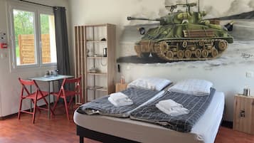 Chambre Triple Confort (Dog White) | Coffres-forts dans les chambres, décoration personnalisée