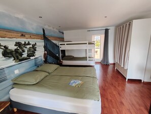 Comfort Quadruple Room - Résidence de Tourisme Le Sherman (Colleville-sur-Mer)