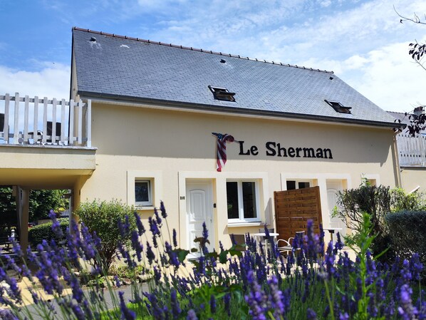 Exterior - Résidence de Tourisme Le Sherman (Colleville-sur-Mer)