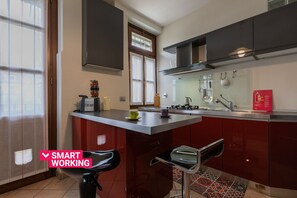 Frigorifero, microonde, forno, lavastoviglie