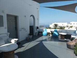 Property grounds - Ichor Suite 1 Cool Water Spa tub (Santorini)