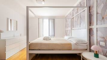 4 habitaciones, tabla de planchar con plancha, cuna de viaje y wifi