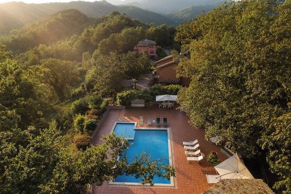 Outdoor pool - Villa Anna-The Village in the Woods (Canterano)
