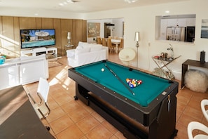 Smart TV, fireplace, table football, books - FIFA 2026 HQ | 8mi to Stadium | Sleeps 10 | Private Heated Pool & Games (El Portal)