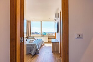 Panoramic Double Room (1 Bedroom-Doppia Superior-Camera 4) | 1 bedroom, laptop workspace, bed sheets - Chiave di Fuga (Naples)