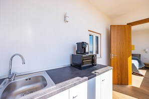 Herbergi með útsýni og tvíbreiðu rúmi (1 Bedroom-Doppia Superior-Camera 4) | 1 svefnherbergi, vinnuaðstaða fyrir fartölvur, rúmföt