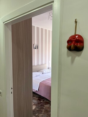 4 室のベッドルーム、デスク、アイロン / アイロン台、WiFi (無料)