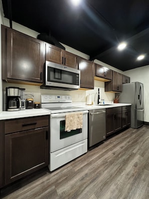 Microwave, oven, stovetop, dishwasher - Canalside Downtown Suite! Bridge views, walking path and near MTU (Houghton)