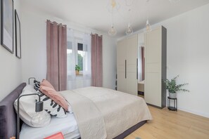Apartment, 1 Schlafzimmer, Balkon | 1 Schlafzimmer, Schreibtisch, laptopgeeigneter Arbeitsplatz, Bettwäsche