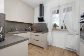 Apartment, 1 Schlafzimmer, Balkon | Eigene Küche | Mikrowelle, Geschirrspüler, Wasserkocher mit Kaffee-/Teezubehör, Toaster