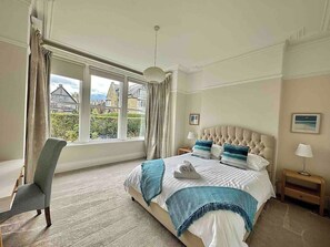 2 bedrooms, desk, iron/ironing board, travel cot