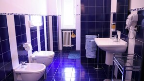 Shower, hair dryer, bidet, towels - Strelitzia Home (Giovinazzo)