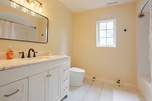 Towels, soap, toilet paper - Large group haven! (New Haven)