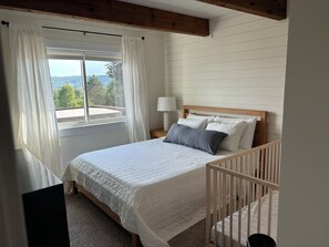 3 Schlafzimmer, Schreibtisch, Bügeleisen/Bügelbrett, WLAN