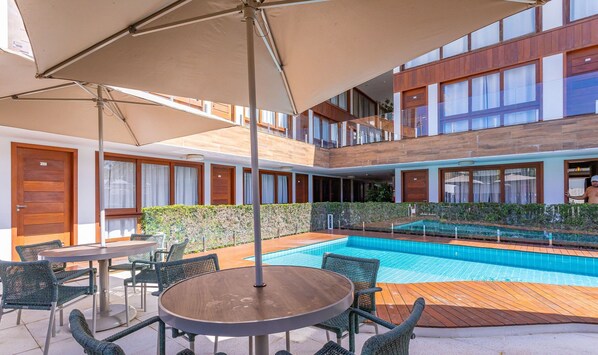 베이직 아파트 | 수영장 | 야외 수영장