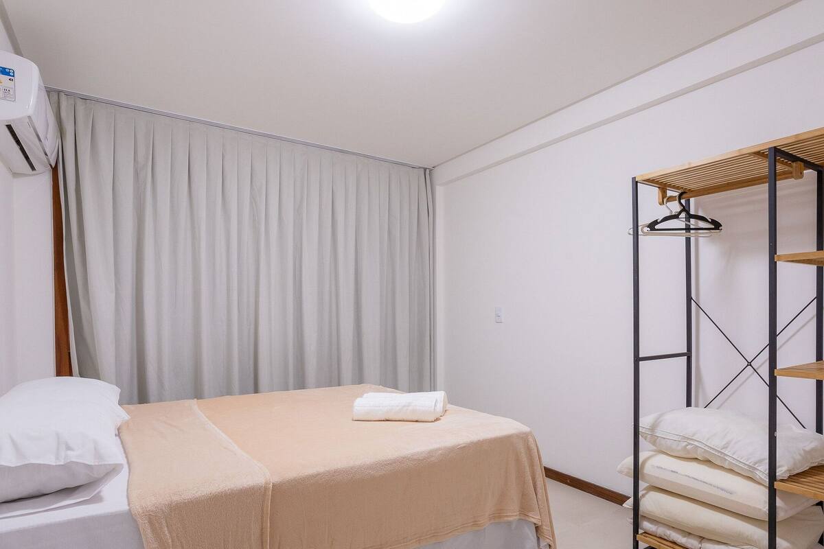 2 bedrooms, iron/ironing board, free WiFi