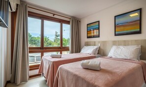 2 bedrooms, iron/ironing board, free WiFi