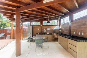 Basic Apartment | Dining