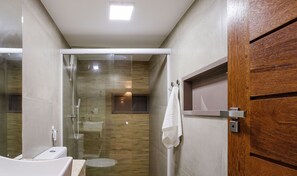 Basic Apartment | Bilik Mandi | Pancuran mandi, pengering rambut, tuala disediakan, sabun