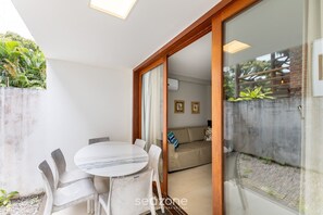 Basic Apartment | Outdoor dining