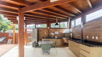 Basic Apartment | Dining