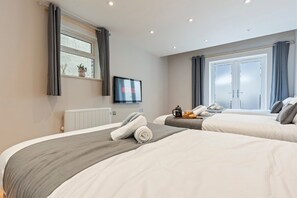 2 bedrooms, iron/ironing board, free WiFi, bed sheets