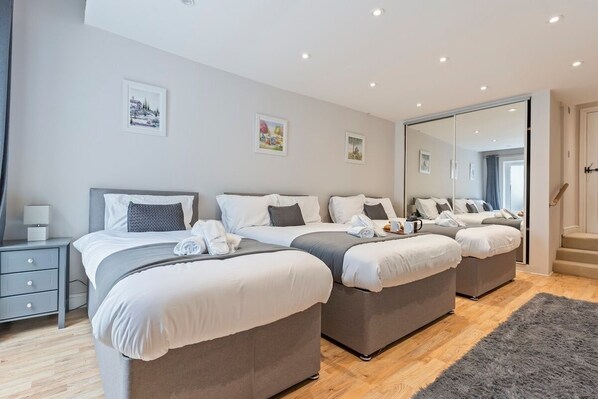 2 bedrooms, iron/ironing board, Internet, bed sheets