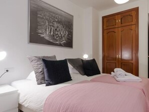 2 habitaciones, tabla de planchar con plancha y acceso a internet