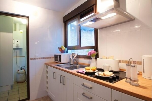 Fridge, microwave, coffee/tea maker, toaster
